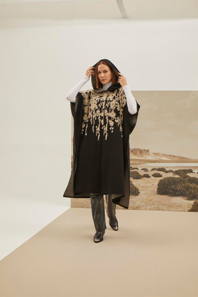 Siyah Taş Çiçek Desenli Panço