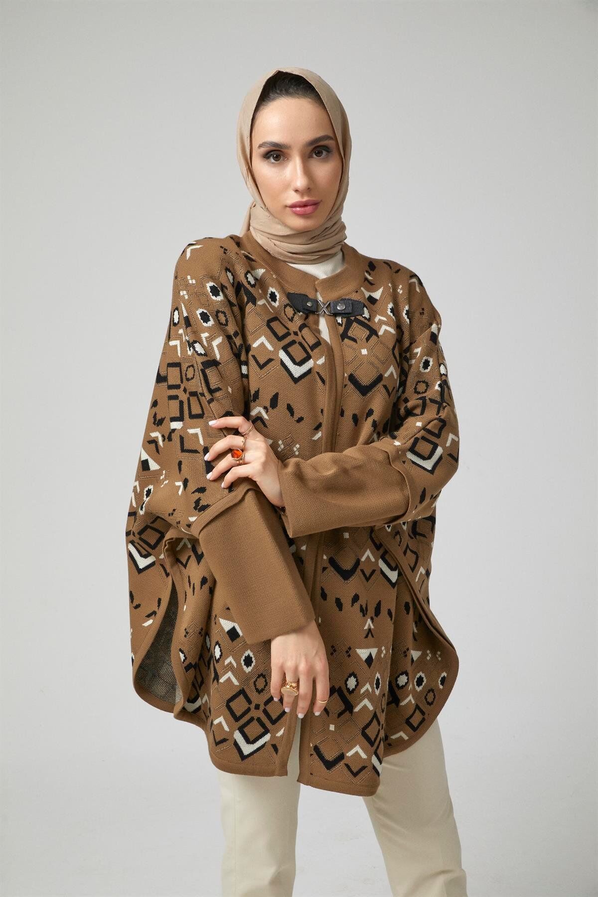 Kadın Bej Etnik Örgü Panço
