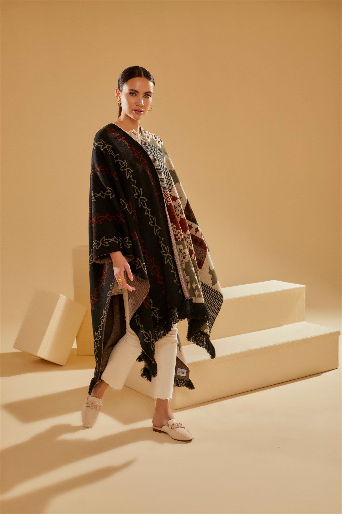 Kadın Siyah Patchwork Desen Şal Panço