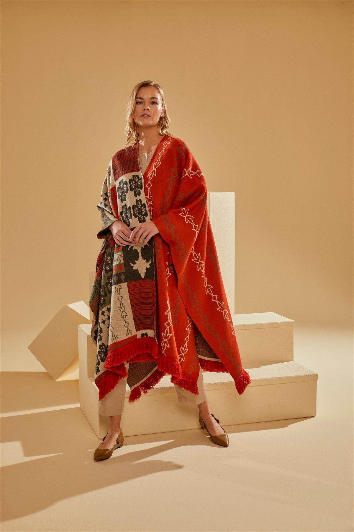 Kadın Kiremit Patchwork Desen Şal Panço