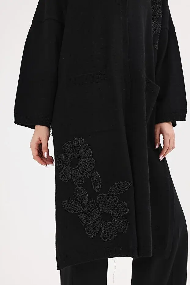 Kadın Siyah Nakışlı Çiçek Detay Kepenek Panço